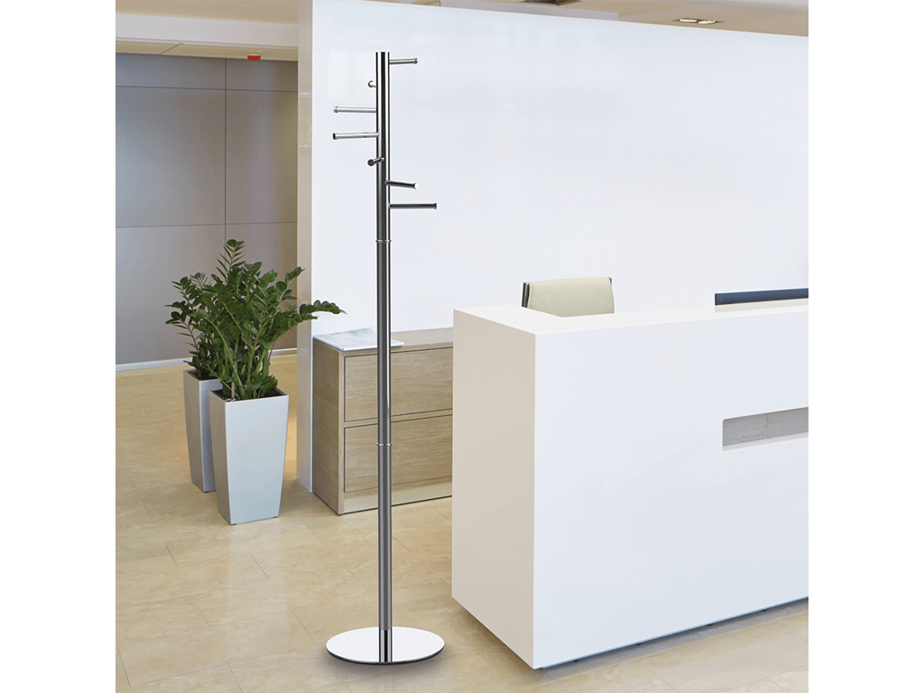 Stumtjener, blank krom metal
177 cm høj