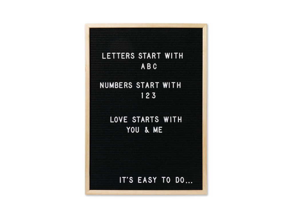 Naga bogstavtavle 50 x 70 cm sort