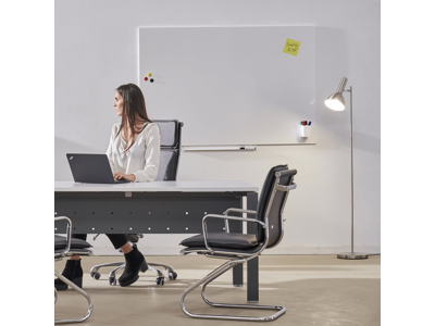 Skin whiteboard 90 x 120 cm, inkl. pennebakke. Rammeløs