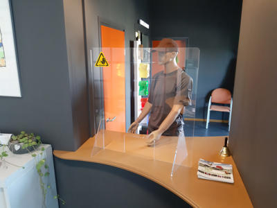 Hygiejneskærm 800 x 600 mm med udskæring