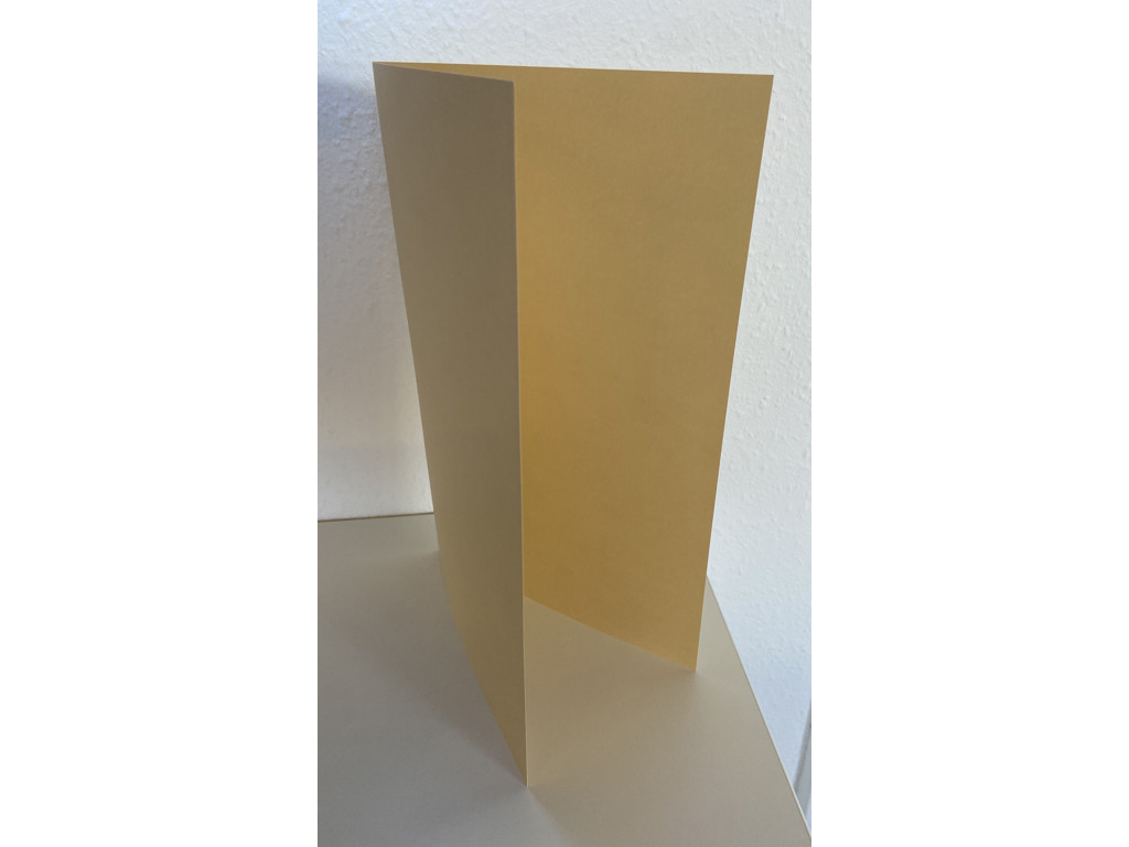 Omslag 32x43 cm foldet 160 gram sandbrun