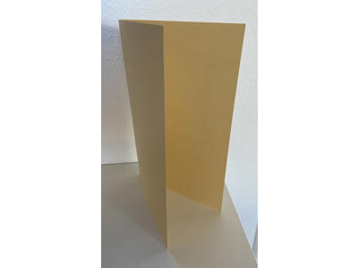 Omslag 32x43 cm foldet 160 gram sandbrun