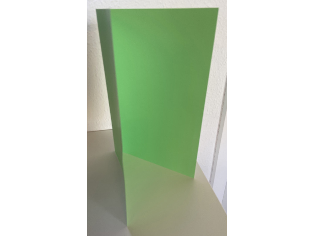 Omslag 32x43 cm foldet 160 gram grøn