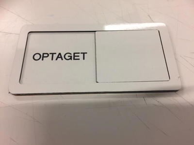 Skydeskilt optaget/fri hvid 50x100mm