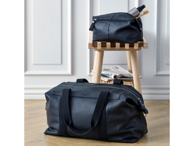 Corium Weekendtaske og Toilettaske i sort læder. 